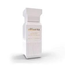 Flacon de parfum N°123 de Misslath Beauty avec design élégant et bouchon en verre, posé sur une surface claire.