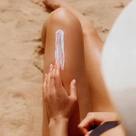 Spray solaire SPF 50 Essencelle by Chogan en flacon de 150 ml, application facile pour une protection solaire efficace