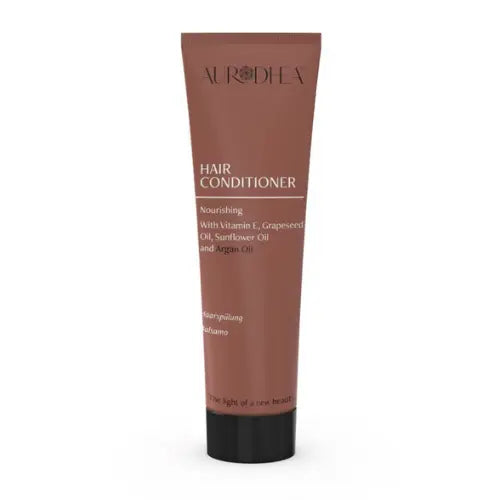 Shampoing réparateur Misslath Beauty pour cheveux abîmés, bouteille blanche avec étiquette bleue et capuchon noir.