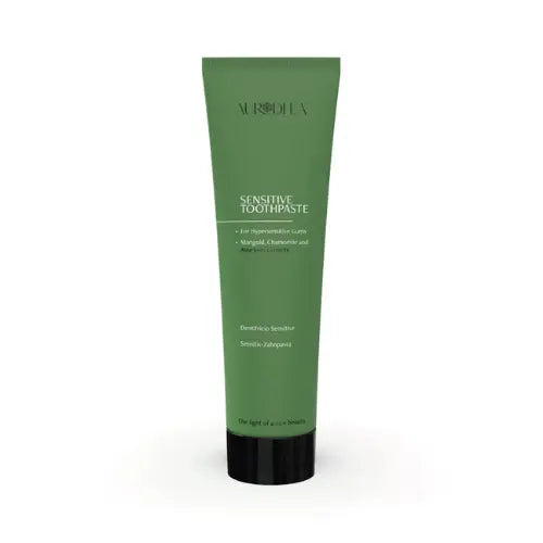 Dentifrice blanchissant Essencelle by Chogan à la gelée d'aloe vera, montrant la tube avec une dent et une feuille d'aloe vera.