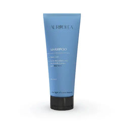Shampooing bébé Misslath Beauty dans un flacon blanc avec étiquette colorée, adapté aux soins doux pour la peau sensible des bébés