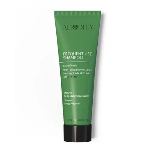 Shampoing Misslath Beauty contre les poux et démangeaisons, bouteille avec étiquette verte et blanc, application capillaire.
